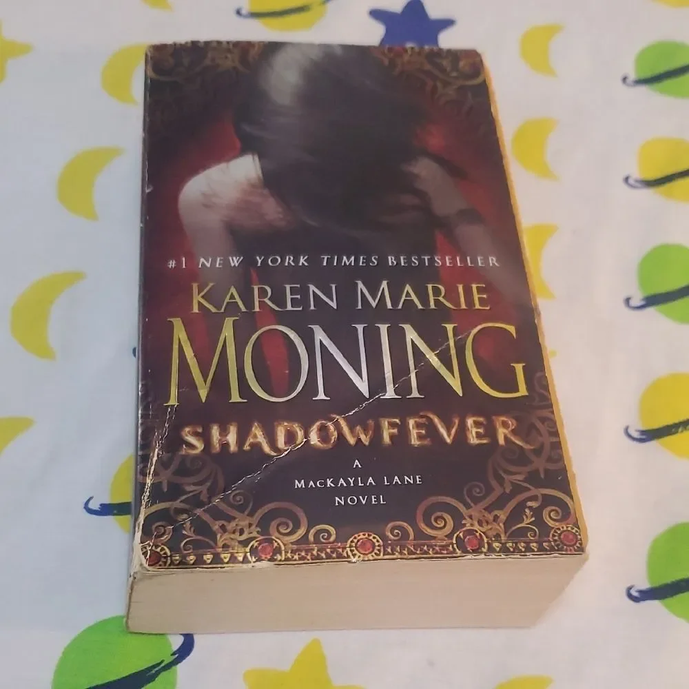 🌏5/$10🌏 Shadowfever By Karen Marie Moning Paperback Novel